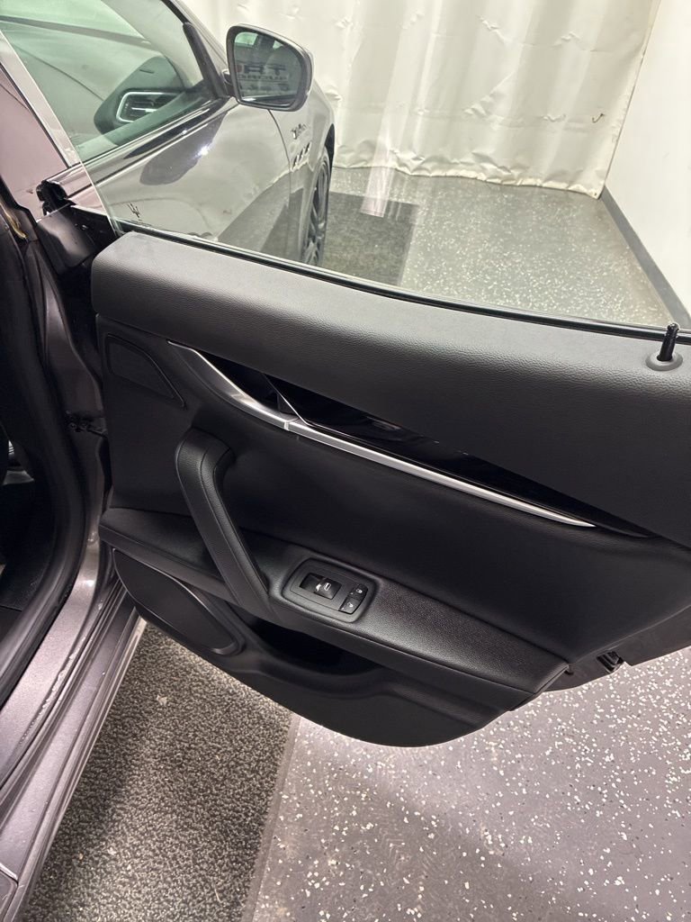 Used 2023 Maserati Ghibli Modena image 27