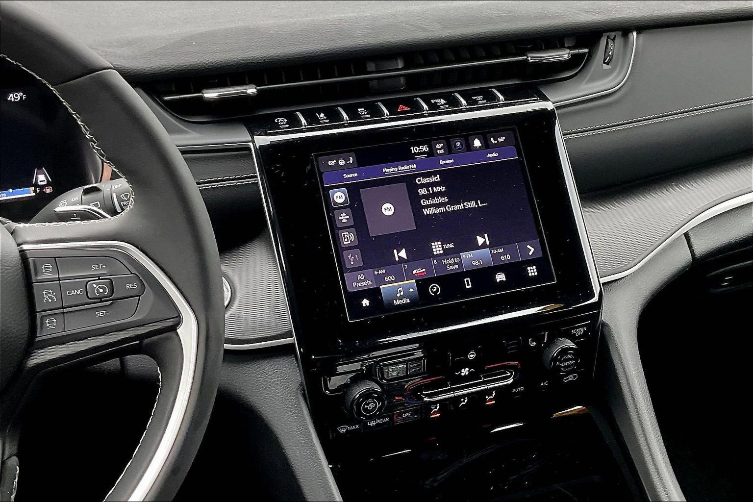 Used 2025 Jeep Grand Cherokee Laredo X w/ Luxury Tech Group I image 6