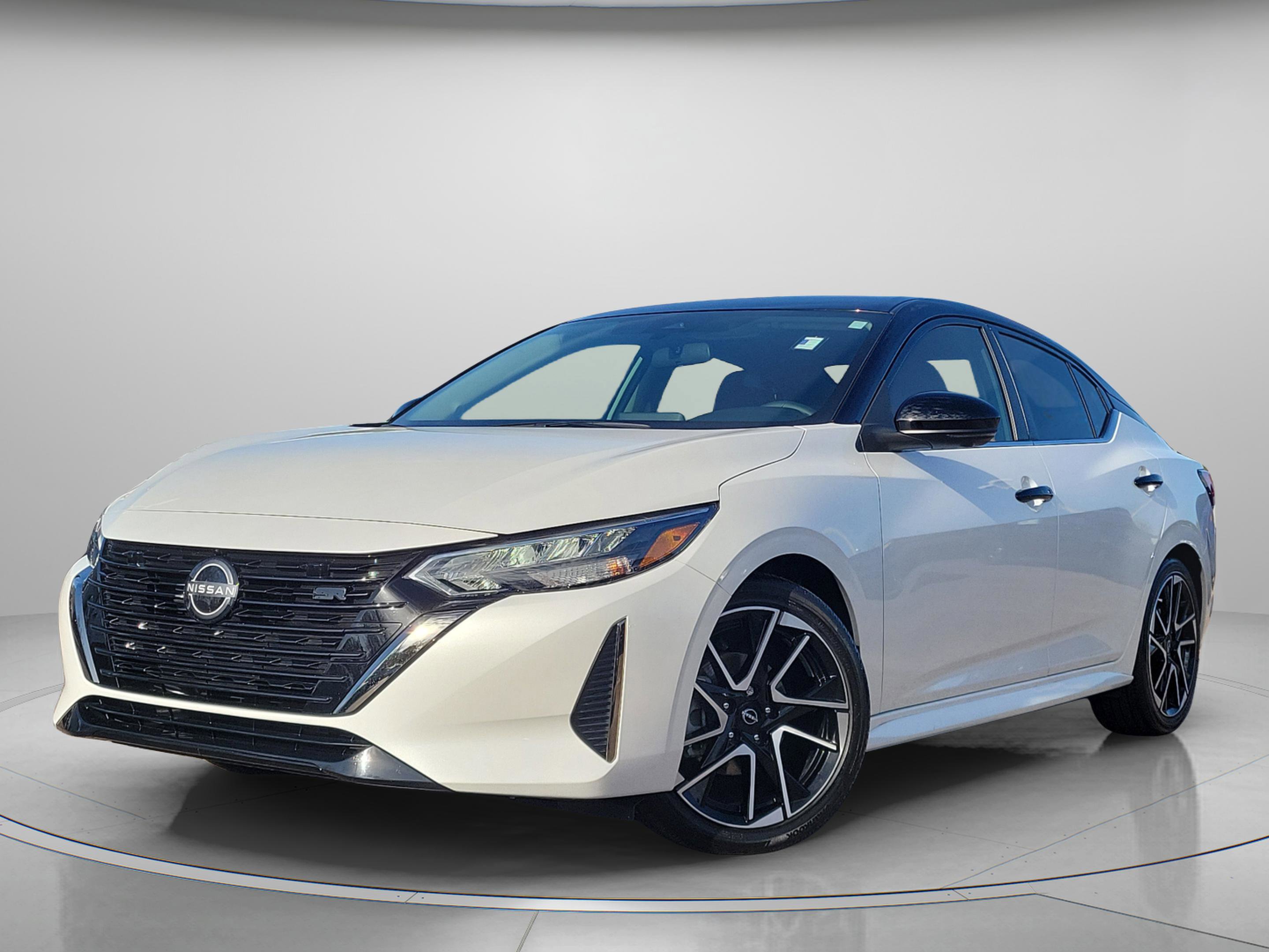 Used 2025 Nissan Sentra SR w/ SR Premium Package image 2