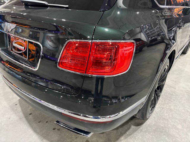 Used 2017 Bentley Bentayga image 46
