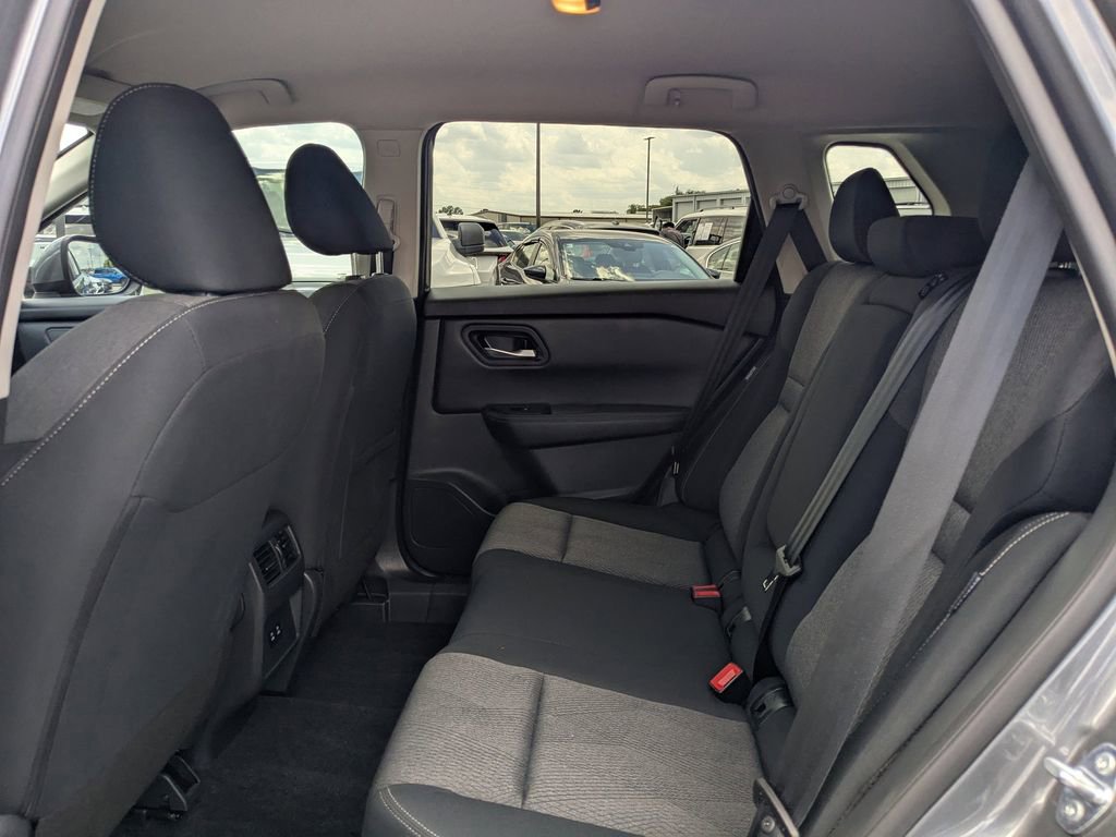 Used 2025 Nissan Rogue SV FWD image 14