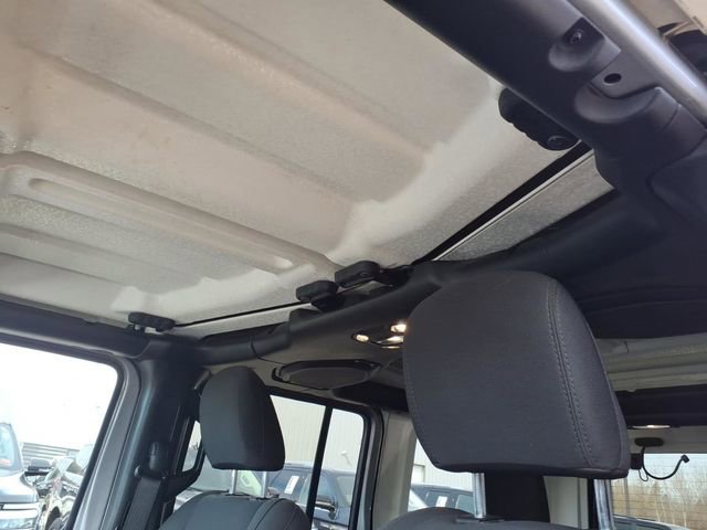 Used 2020 Jeep Wrangler Unlimited Sahara image 12