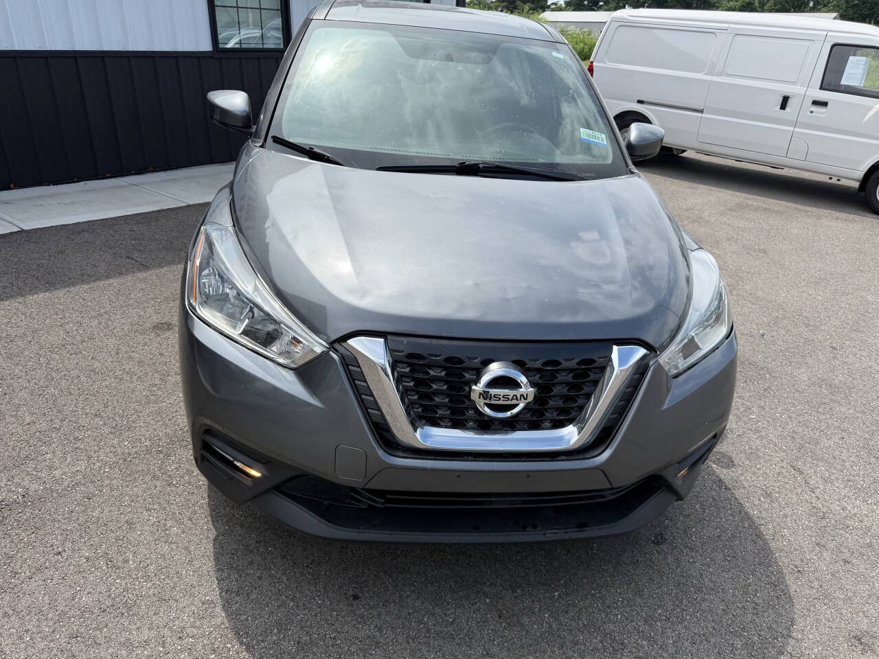 Used 2019 Nissan Kicks S FWD image 3