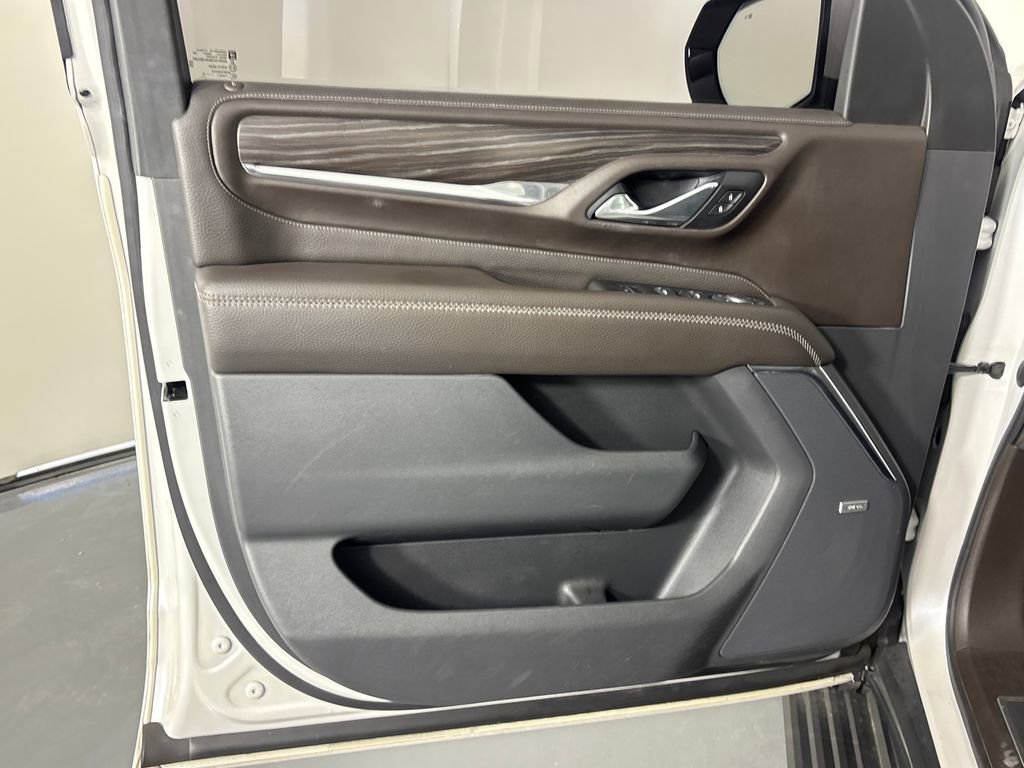 Used 2021 GMC Yukon Denali w/ Denali Premium Package image 24