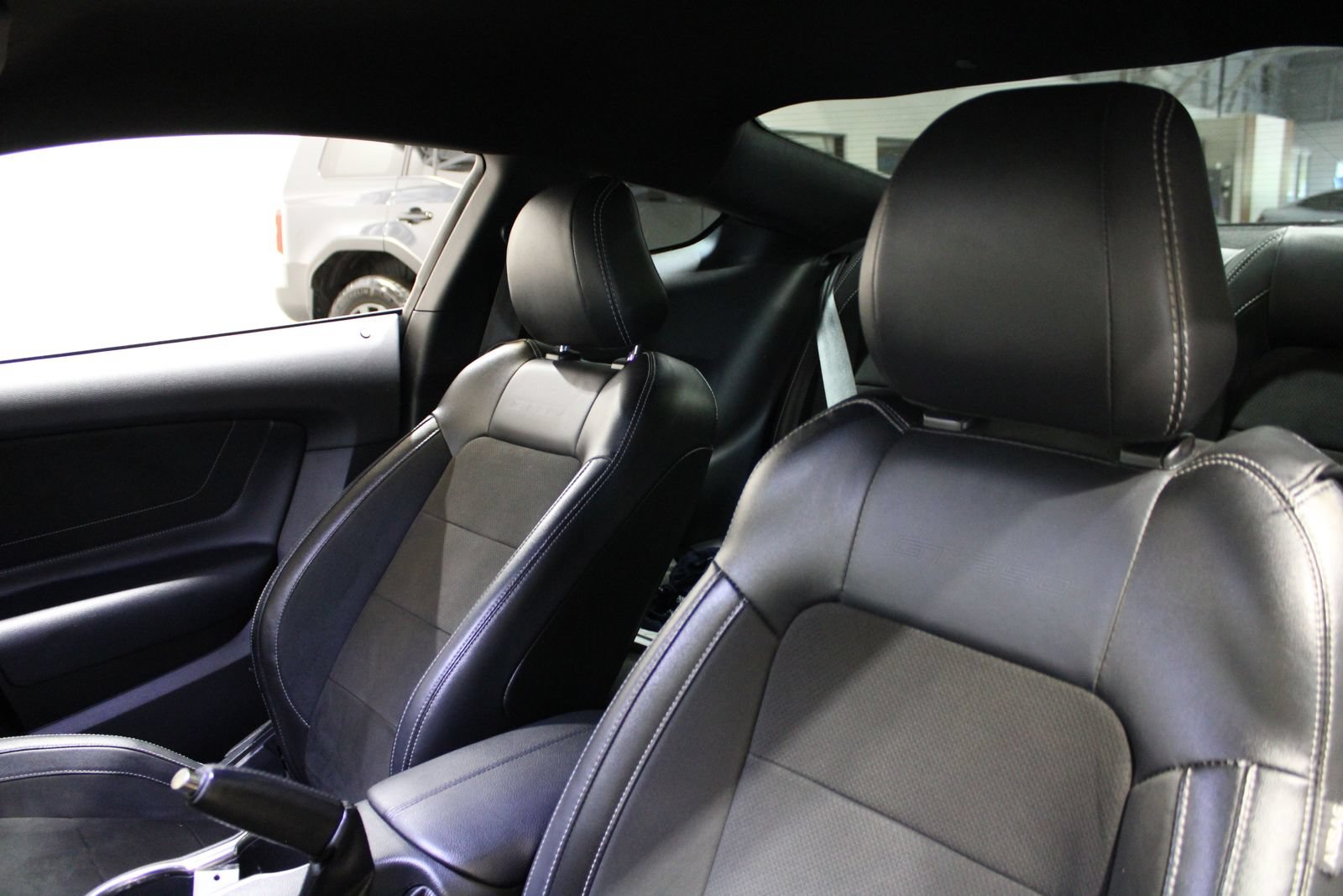 Used 2018 Ford Mustang Shelby GT350 w/ Convenience Package RWD image 23