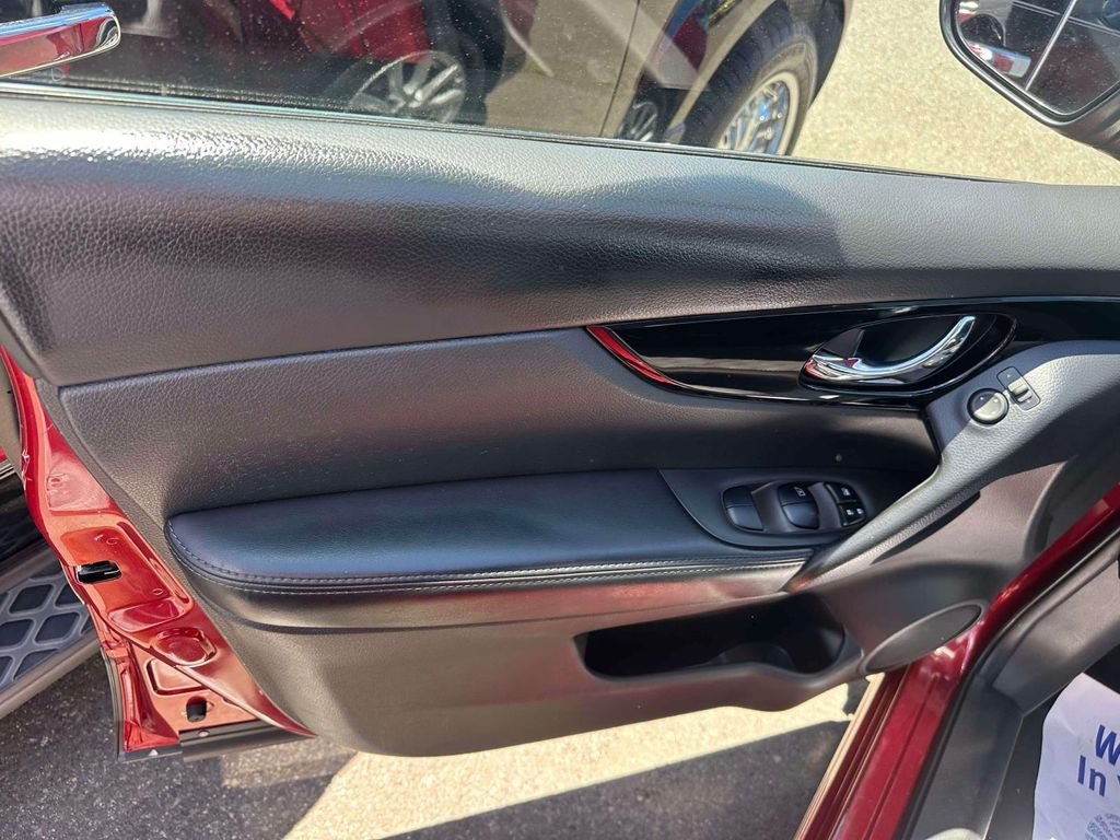 Used 2021 Nissan Rogue Sport SV AWD/4WD image 16