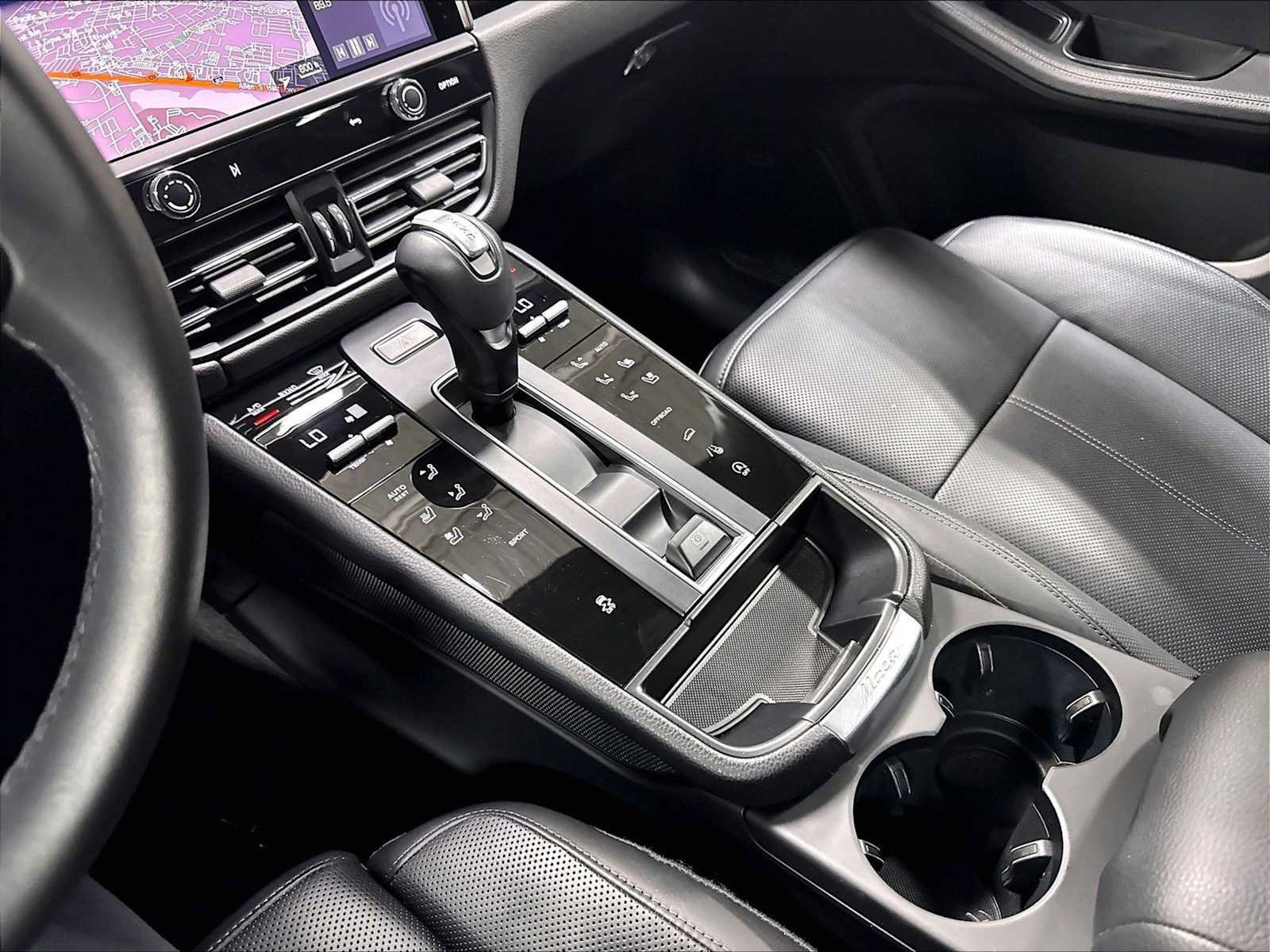 Used 2025 Porsche Macan AWD/4WD image 19