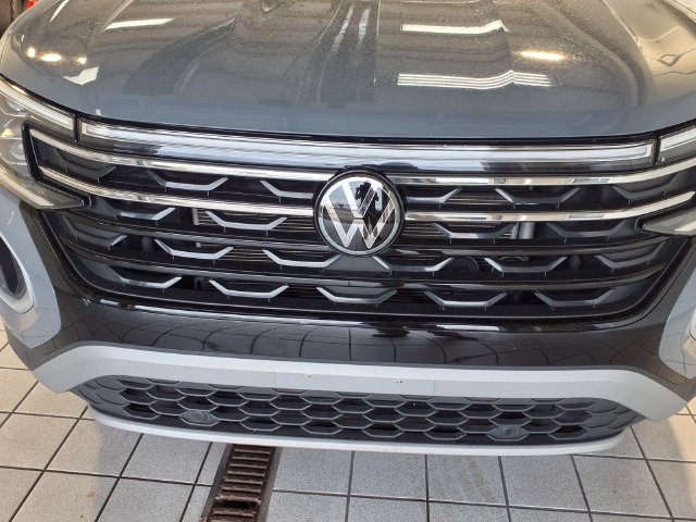 Used 2024 Volkswagen Atlas Peak Edition SEL AWD/4WD image 5