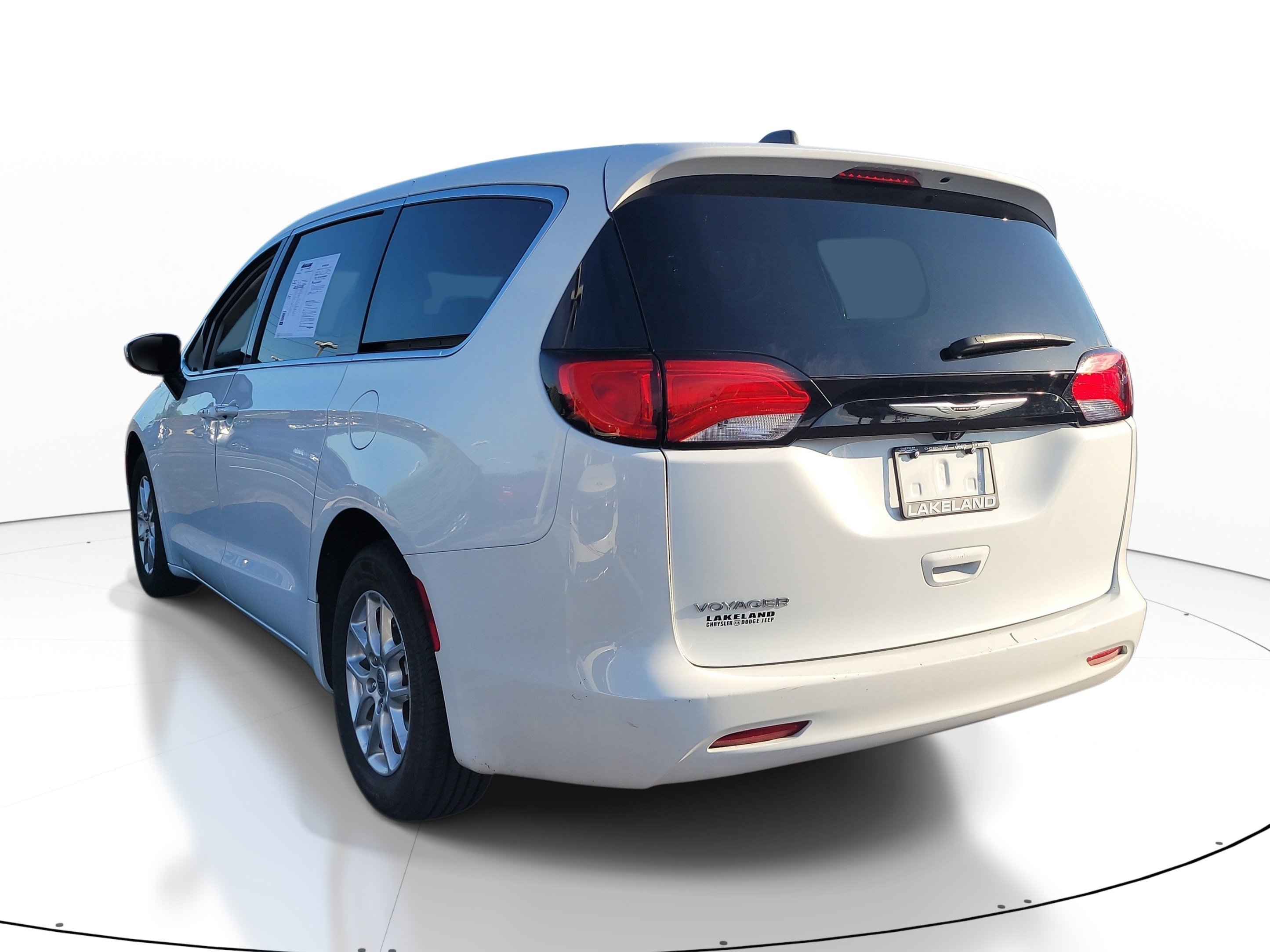 Used 2023 Chrysler Voyager LX FWD image 6