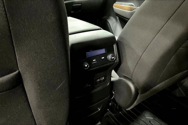 Used 2023 GMC Acadia SLE w/ Driver Convenience Package FWD image 9