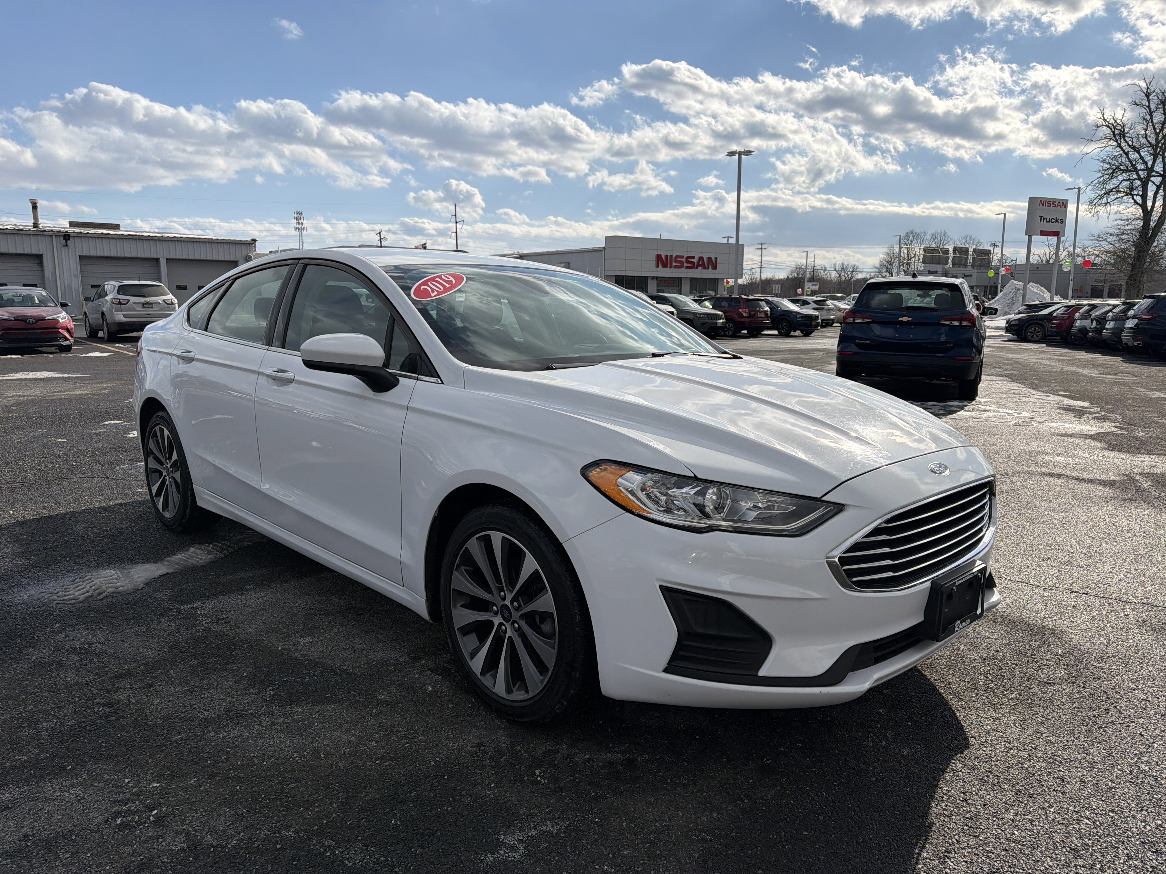 Used 2019 Ford Fusion SE image 3
