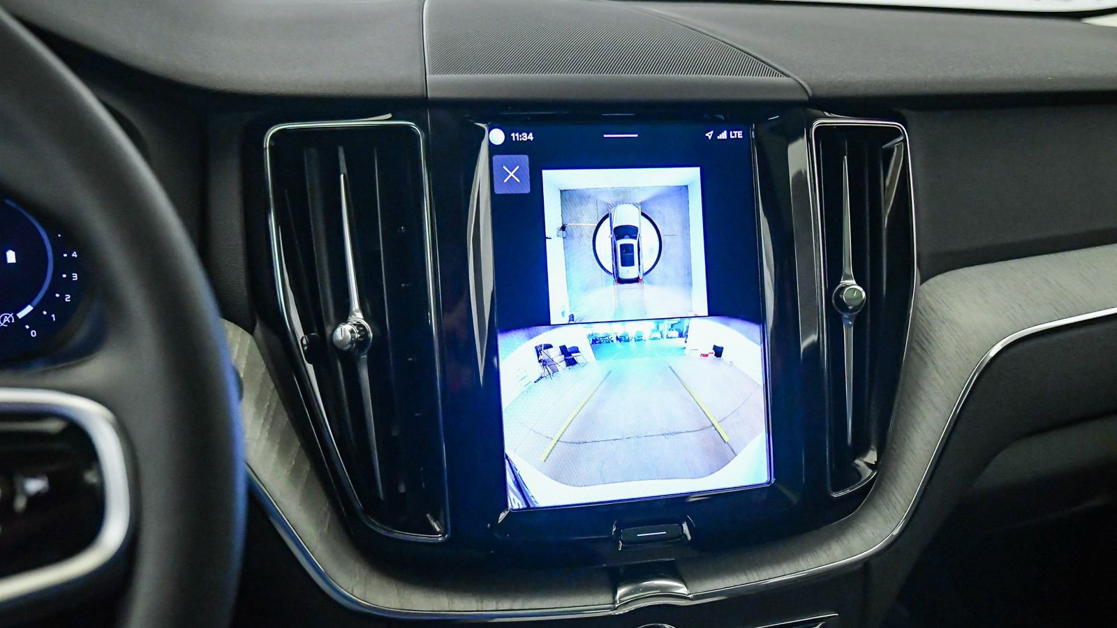 Certified 2025 Volvo XC60 B5 Plus AWD/4WD image 21