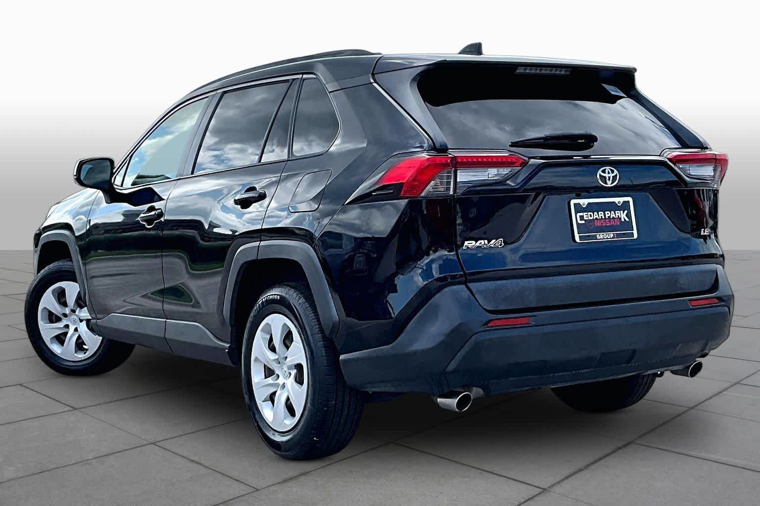 Used 2019 Toyota RAV4 LE w/ Carpet Mat Package FWD image 12