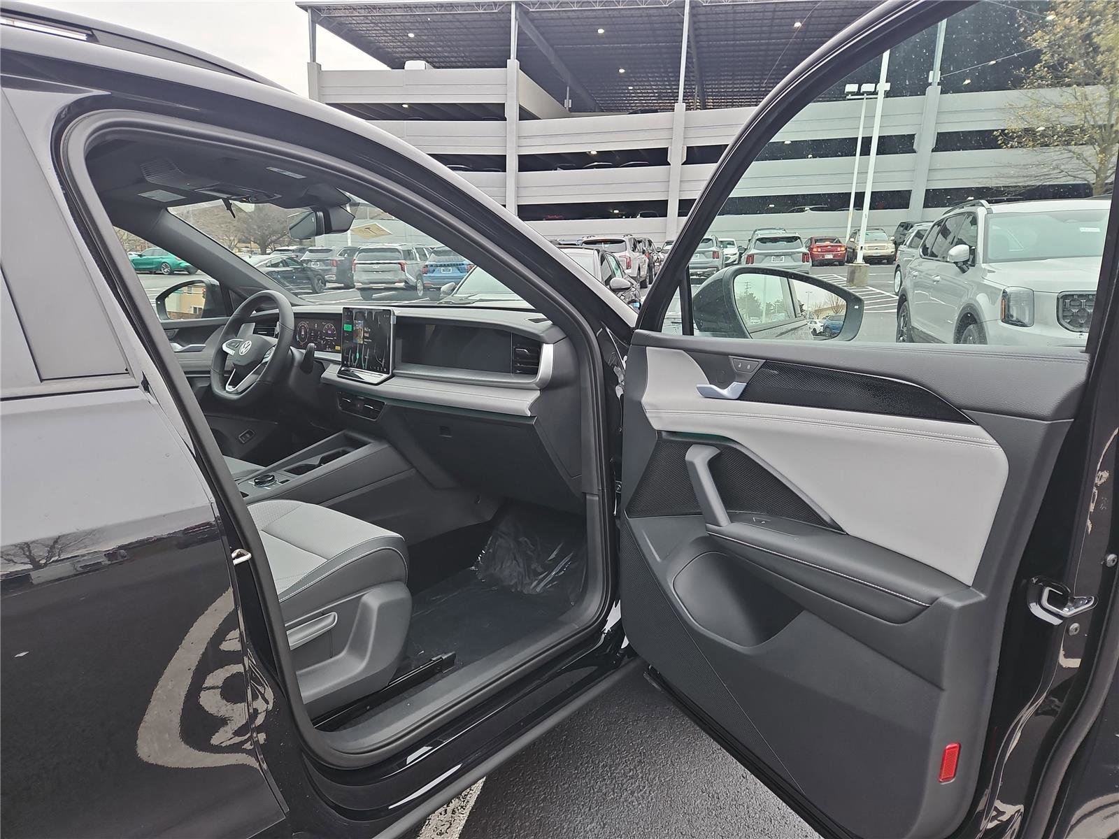 New 2026 Volkswagen Tiguan SE R-Line image 26