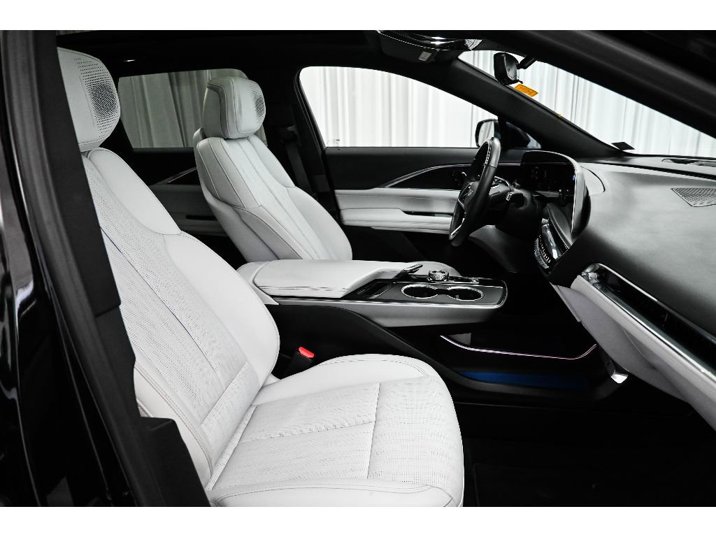 Used 2024 Cadillac Lyriq Luxury RWD image 17