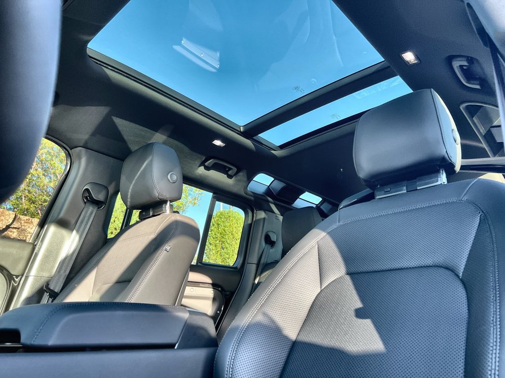 New 2026 Land Rover Defender 110 X-Dynamic SE AWD/4WD image 19