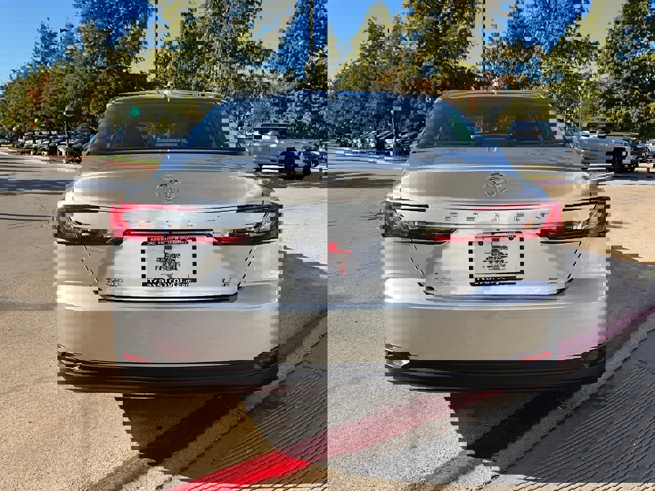 Used 2025 Toyota Camry LE image 7