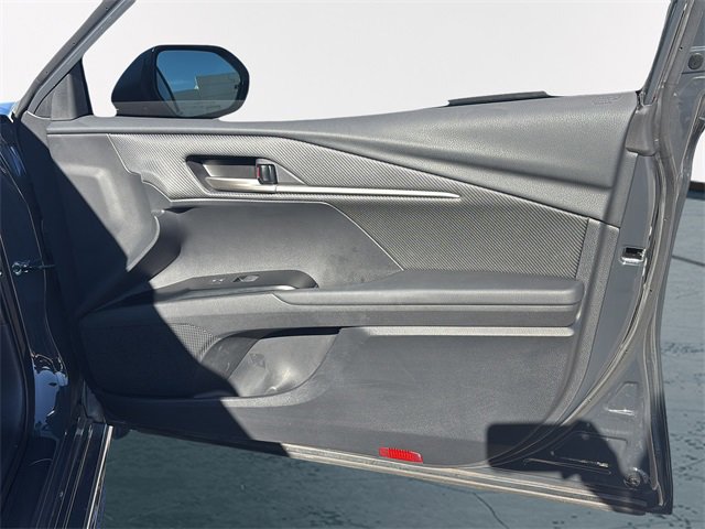 Used 2025 Toyota Camry SE image 10