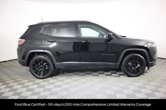 Used 2024 Jeep Compass Latitude w/ Convenience Group AWD/4WD image 2