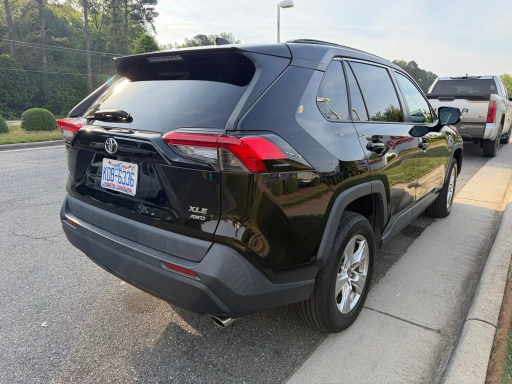 Used 2021 Toyota RAV4 XLE AWD/4WD image 11