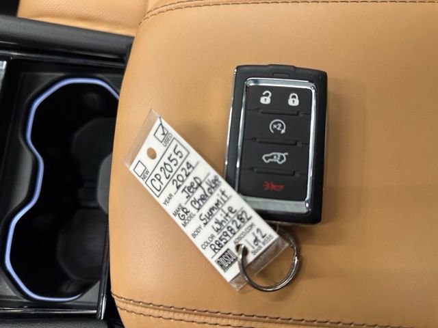 Used 2024 Jeep Grand Cherokee Summit w/ Luxury Tech Group V image 39