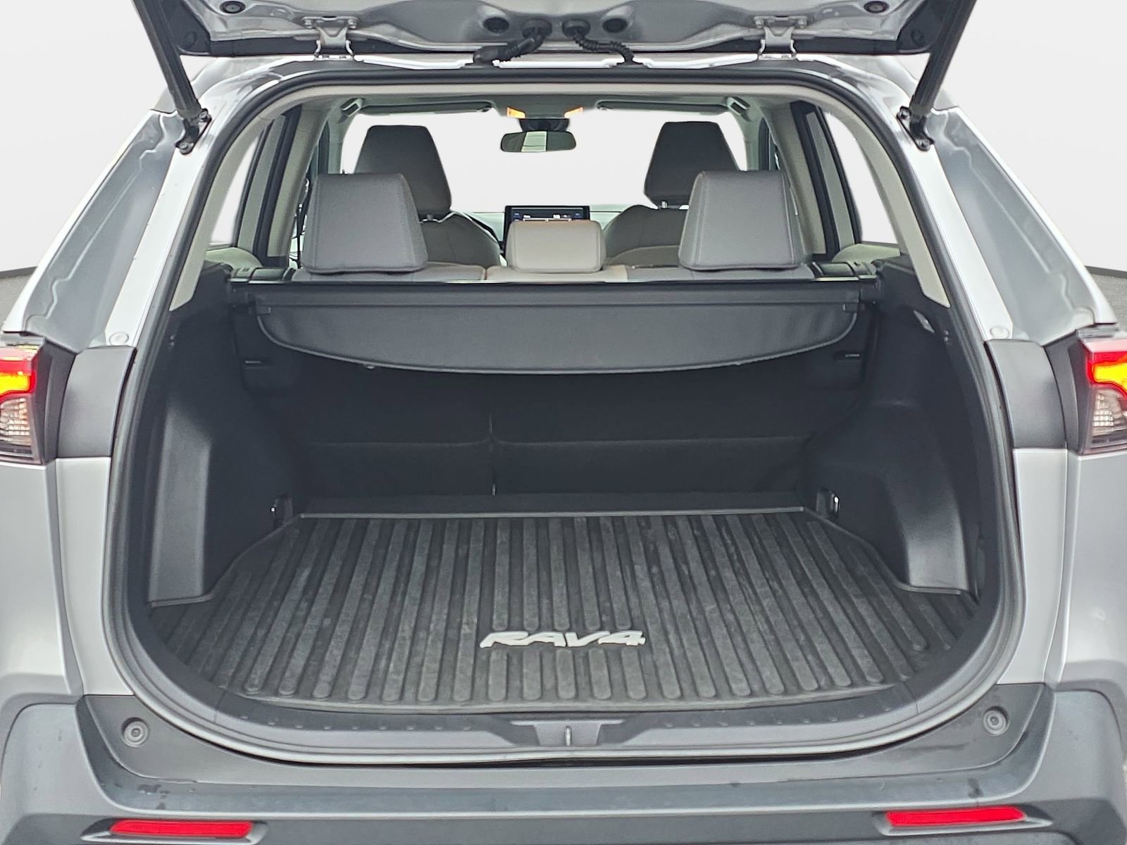 Used 2019 Toyota RAV4 XLE Premium image 12