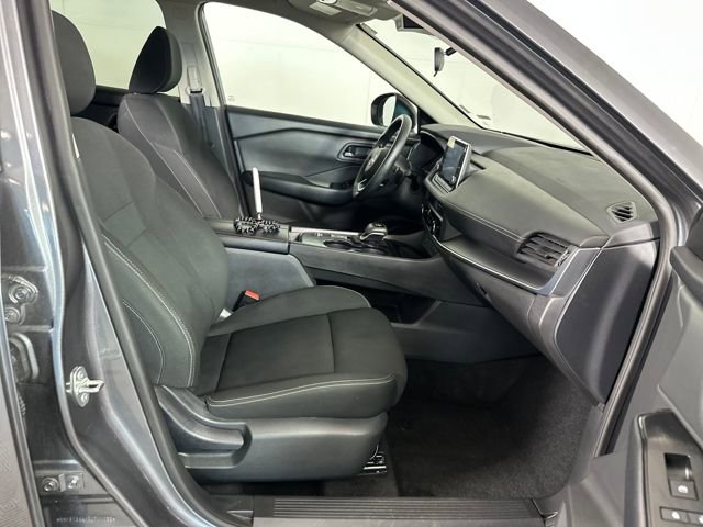 Used 2024 Nissan Rogue S image 28