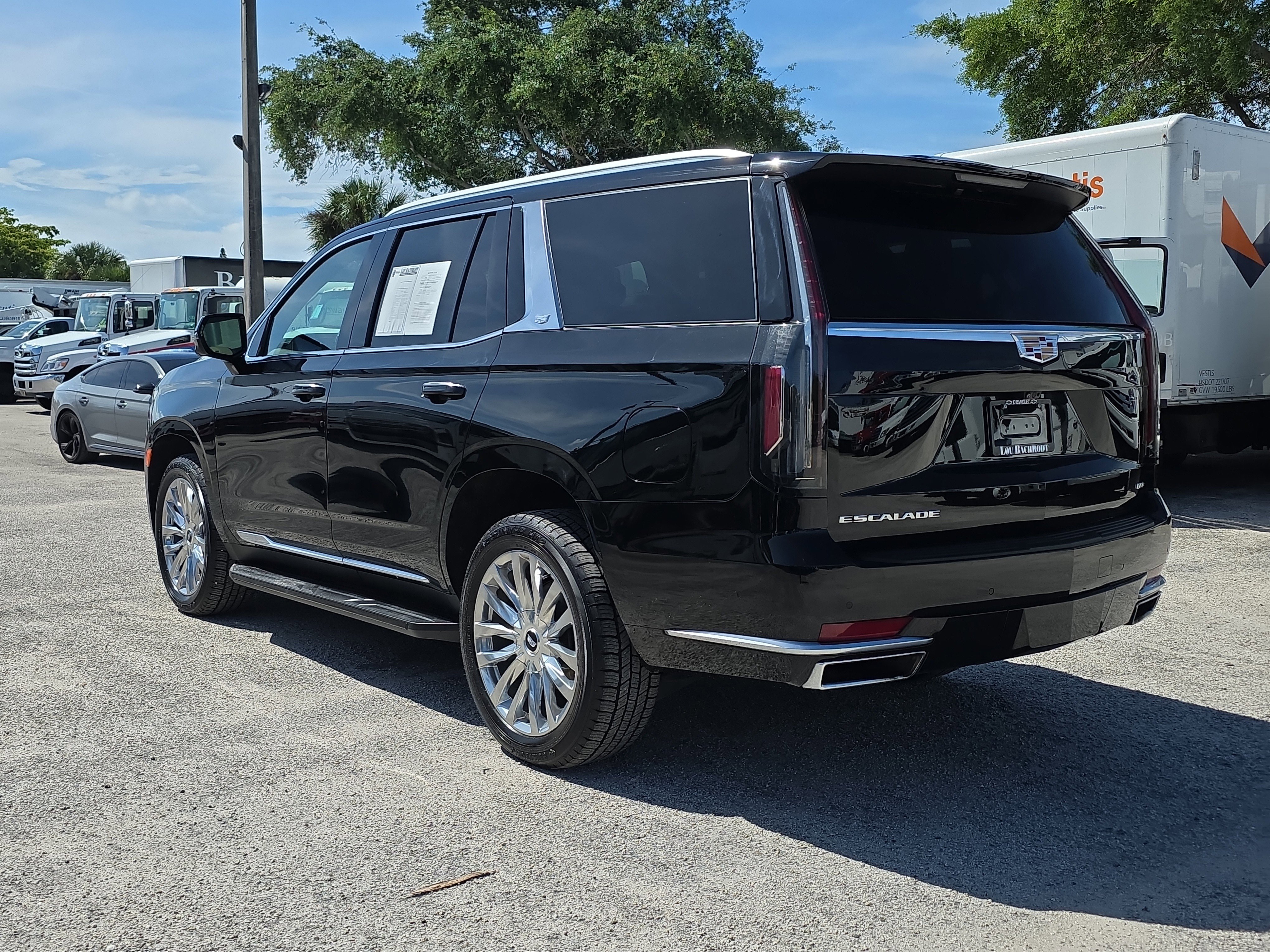Used 2023 Cadillac Escalade Premium Luxury w/ Performance Package AWD/4WD image 5