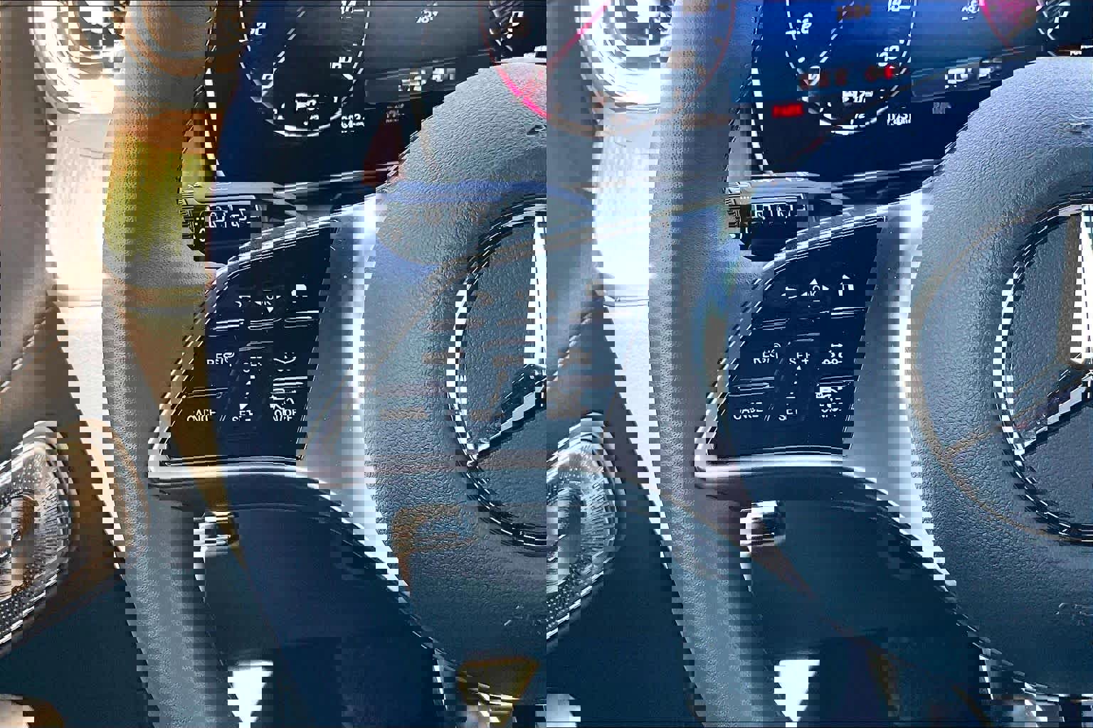 Used 2025 Mercedes-Benz GLC 300 4MATIC image 24