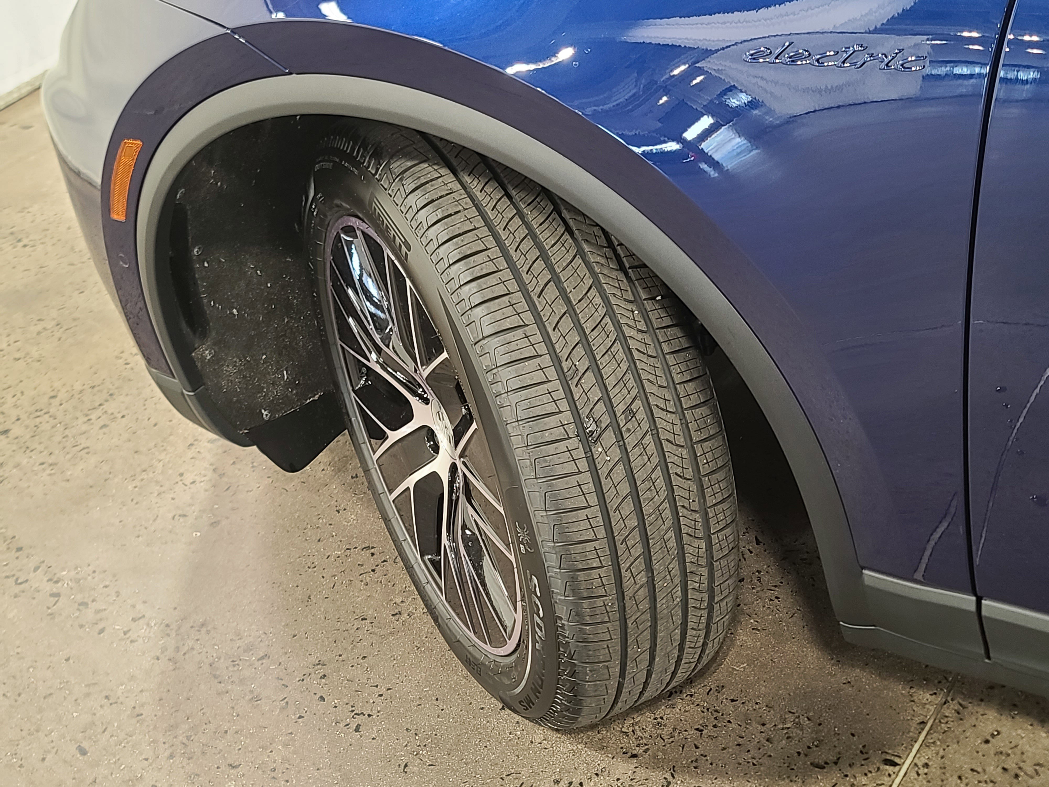 New 2026 Porsche Macan Electric RWD image 33