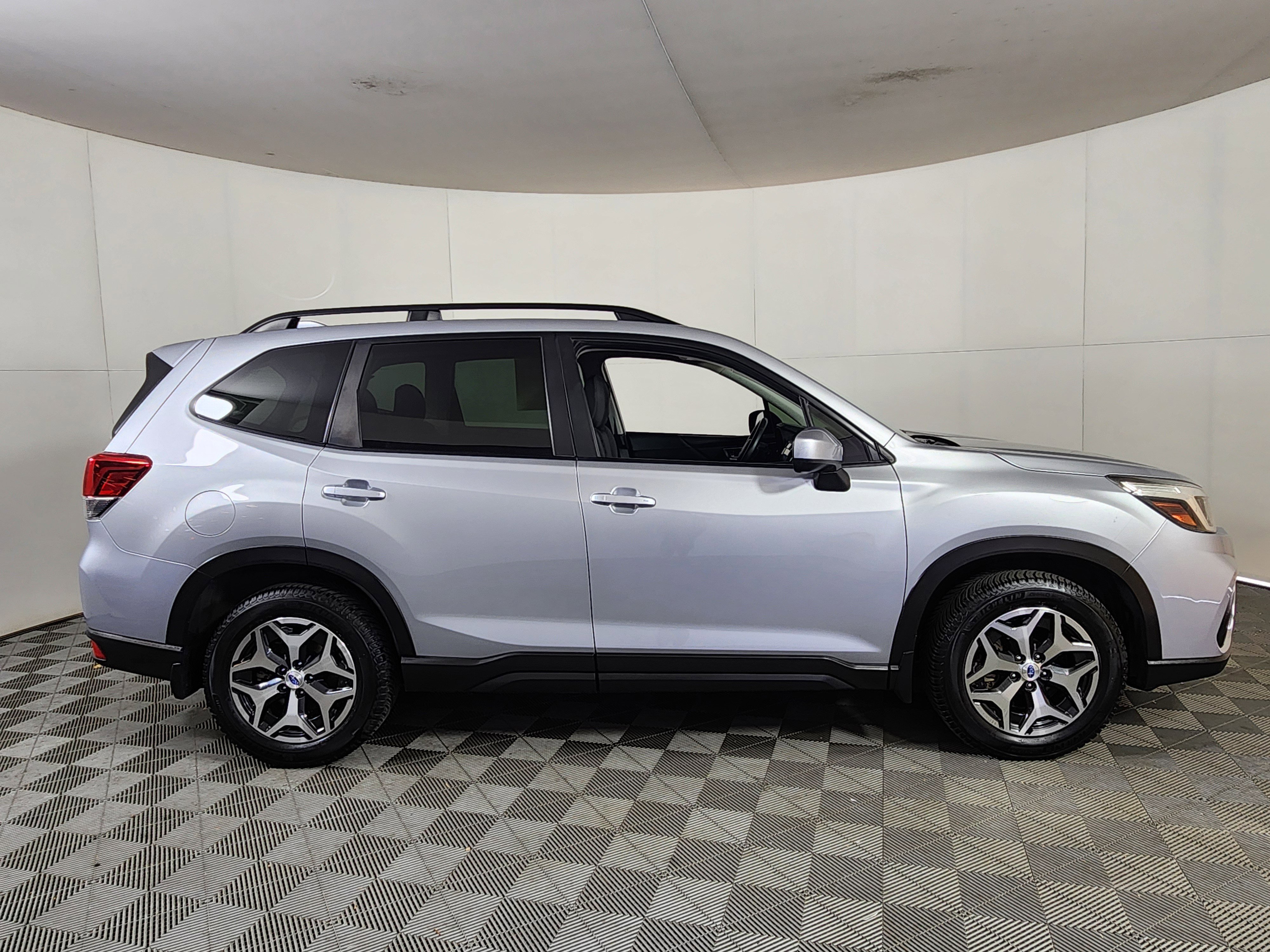 Used 2019 Subaru Forester Premium image 8