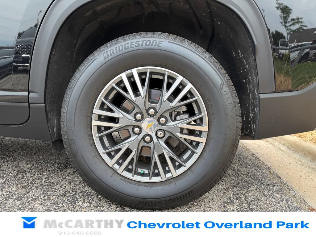 Used 2025 Chevrolet Traverse LT w/ Driver Confidence Package FWD image 9