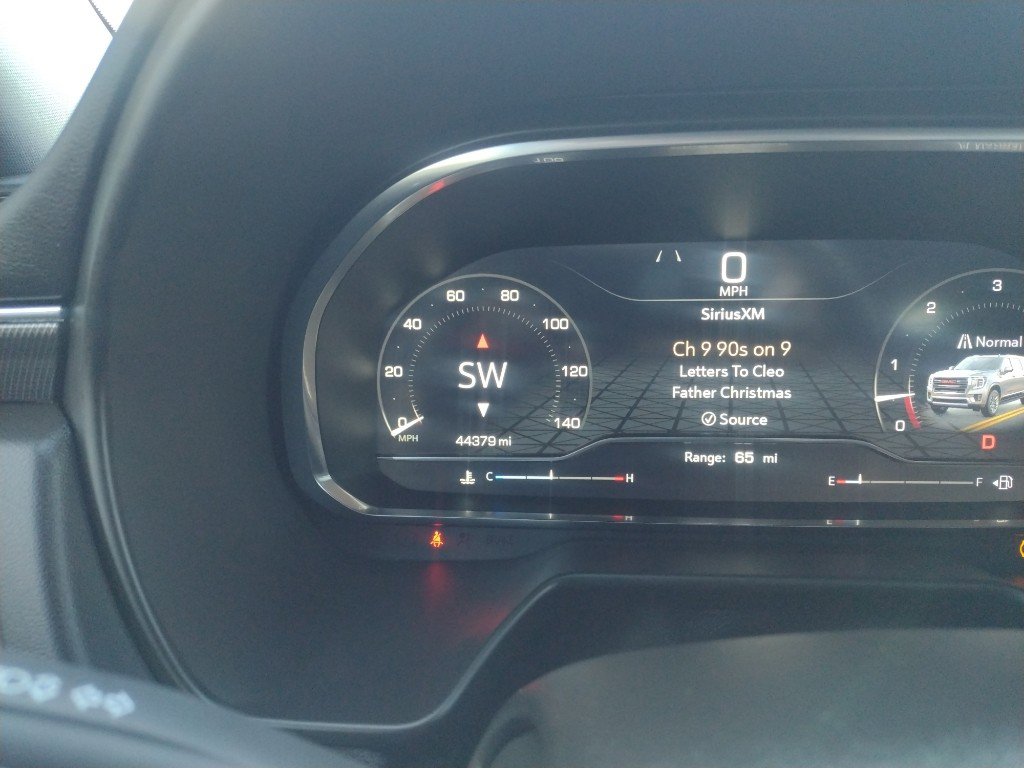 Used 2024 GMC Yukon AT4 w/ AT4 Premium Package image 13