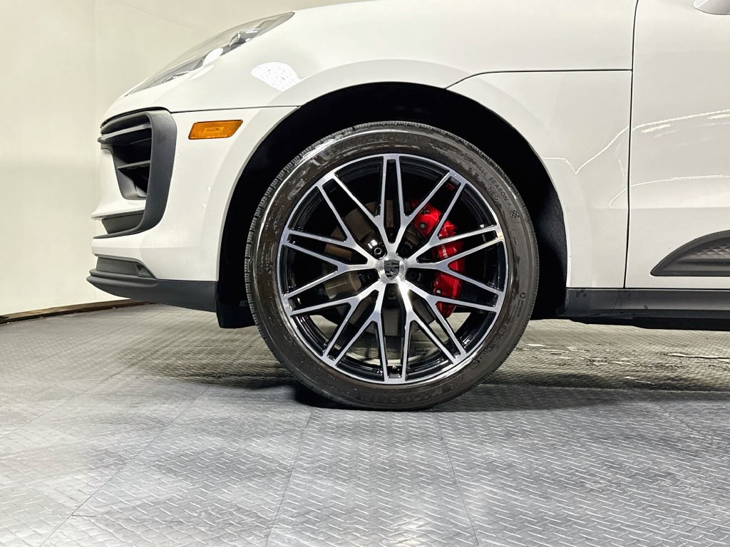 Certified 2023 Porsche Macan S AWD/4WD image 29