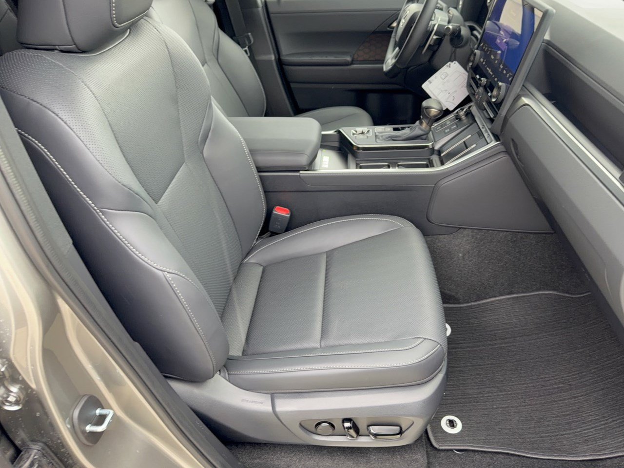 New 2026 Lexus GX 550 w/ Accessory Package (31) AWD/4WD image 30