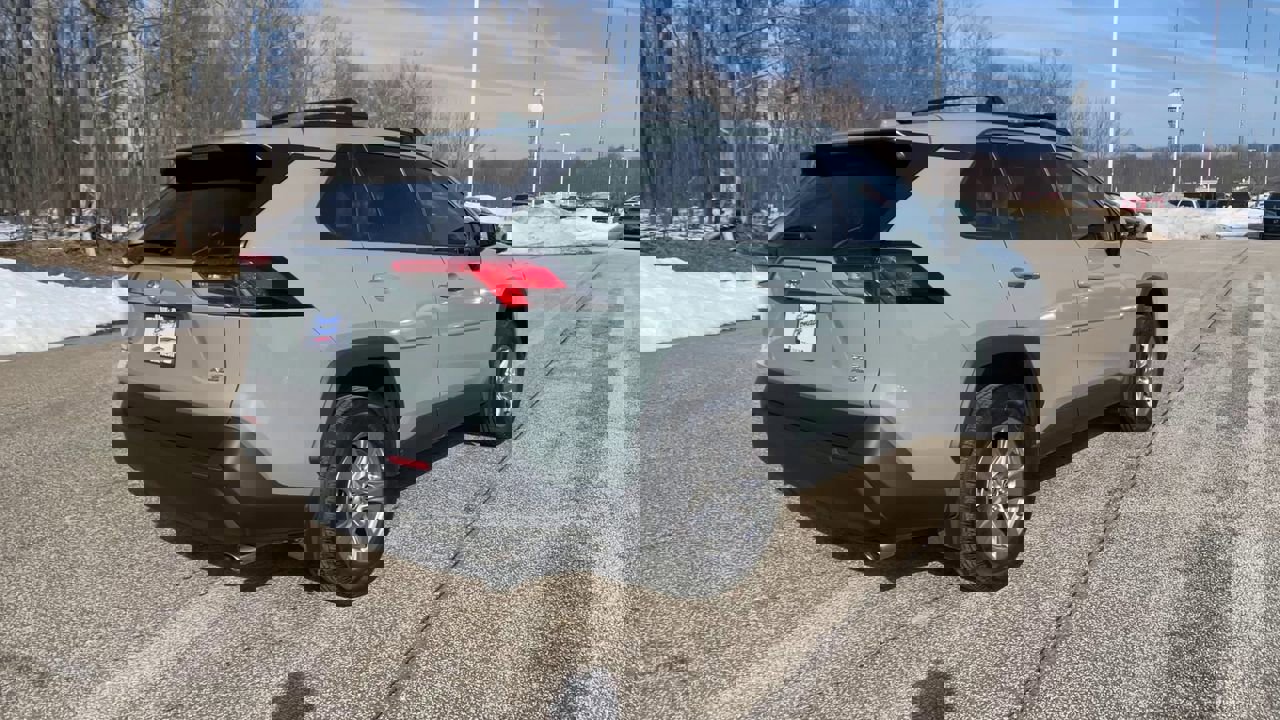 Used 2022 Toyota RAV4 XLE w/ Convenience Package image 9