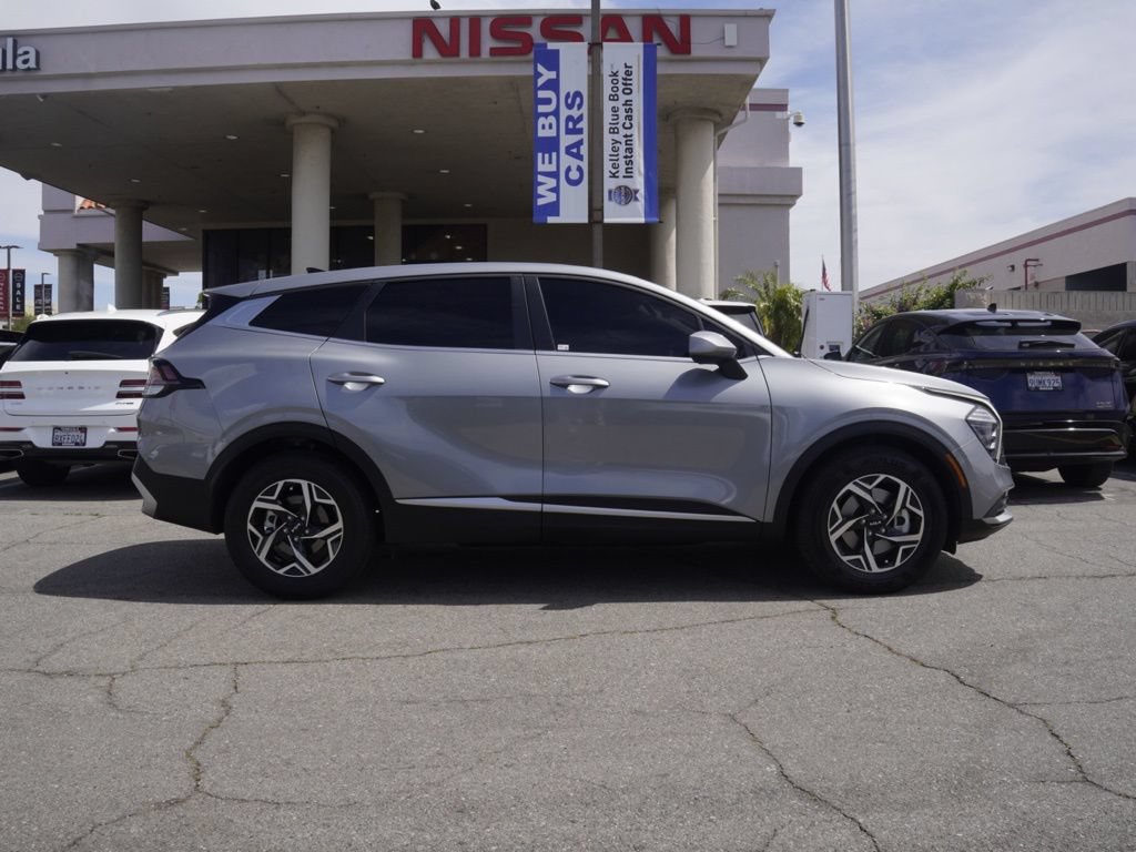 Used 2024 Kia Sportage LX FWD image 3