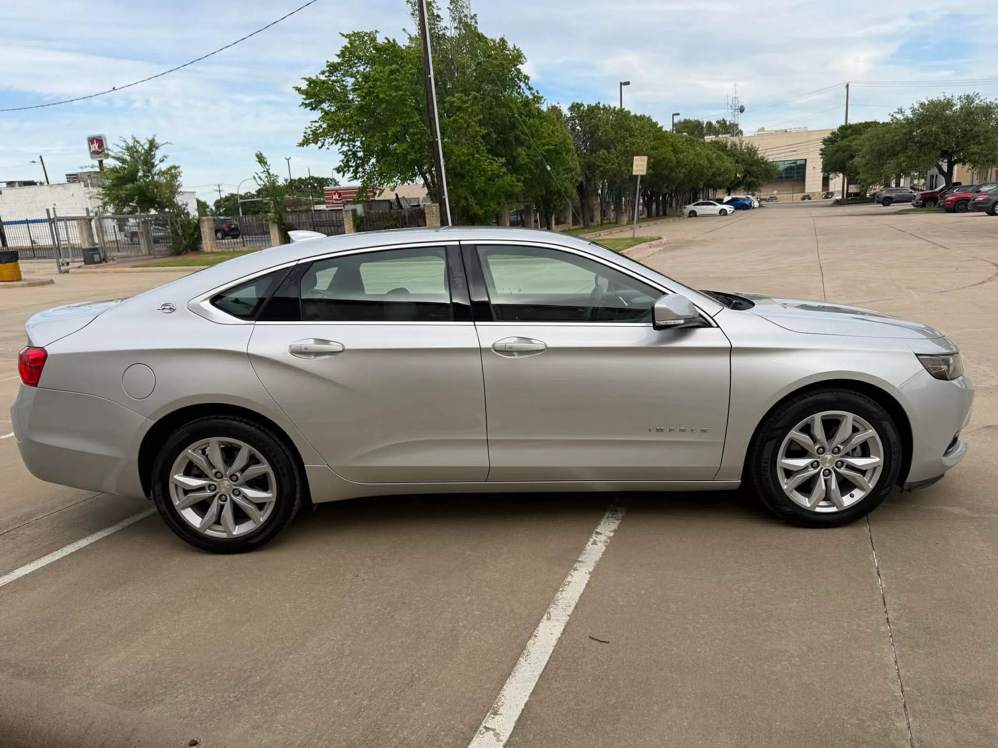 Used 2019 Chevrolet Impala LT FWD image 9