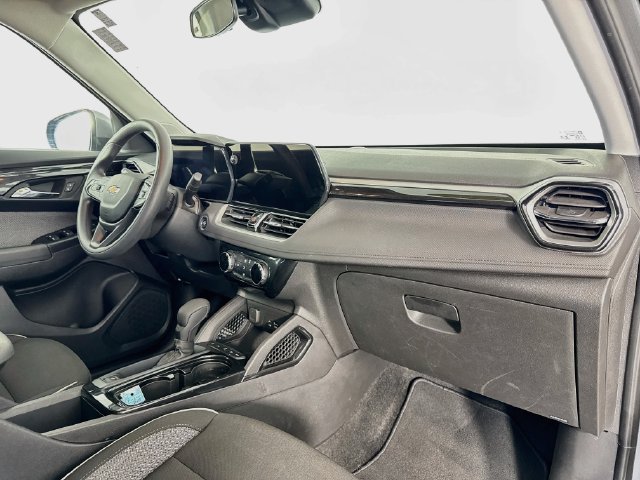 Used 2025 Chevrolet TrailBlazer LT AWD/4WD image 26