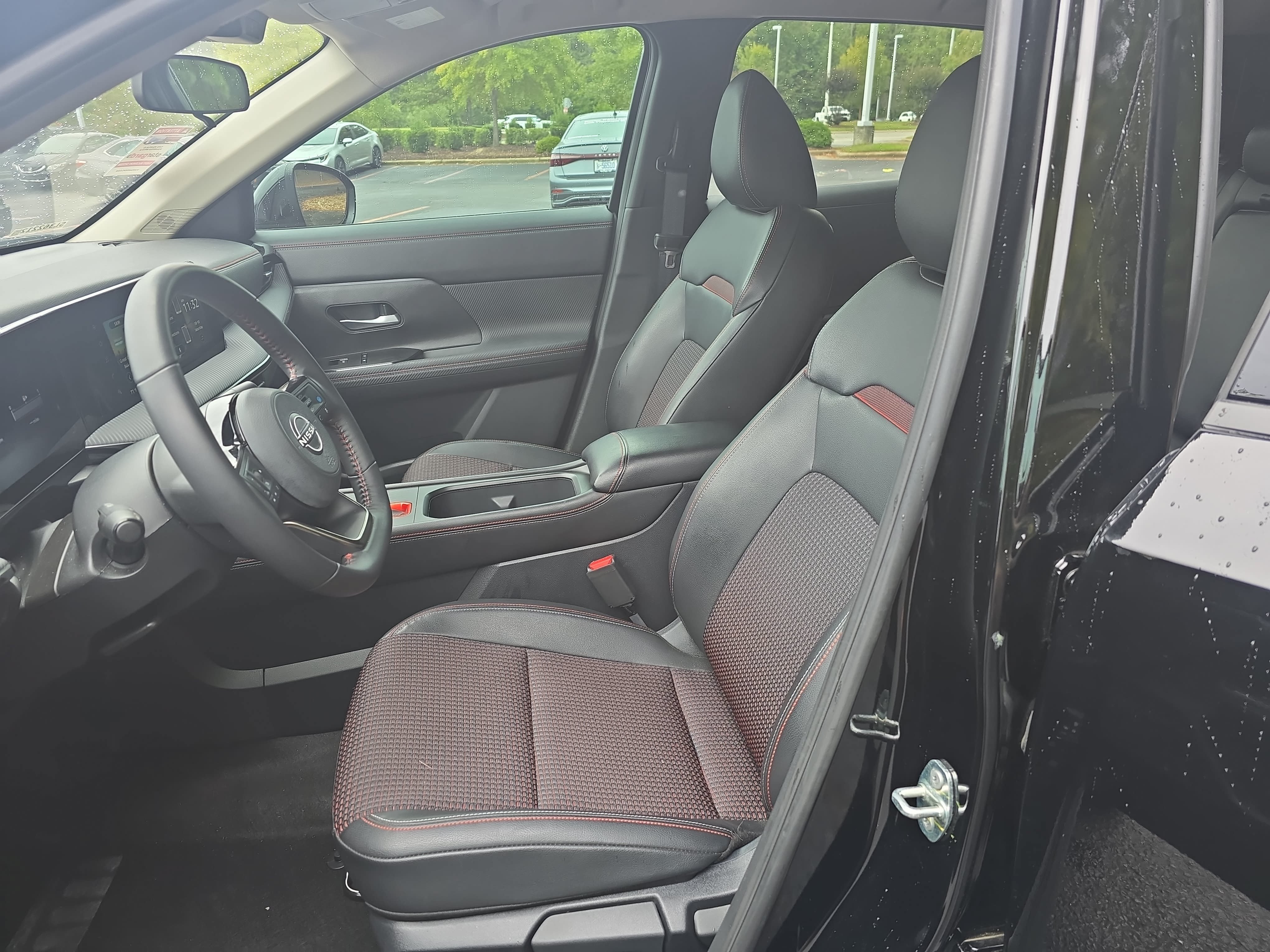 Used 2025 Nissan Kicks SR AWD/4WD image 16