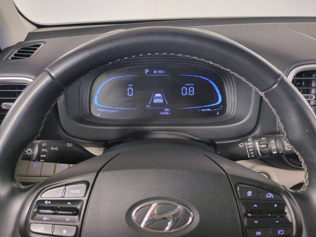 Used 2025 Hyundai Venue SEL FWD image 42
