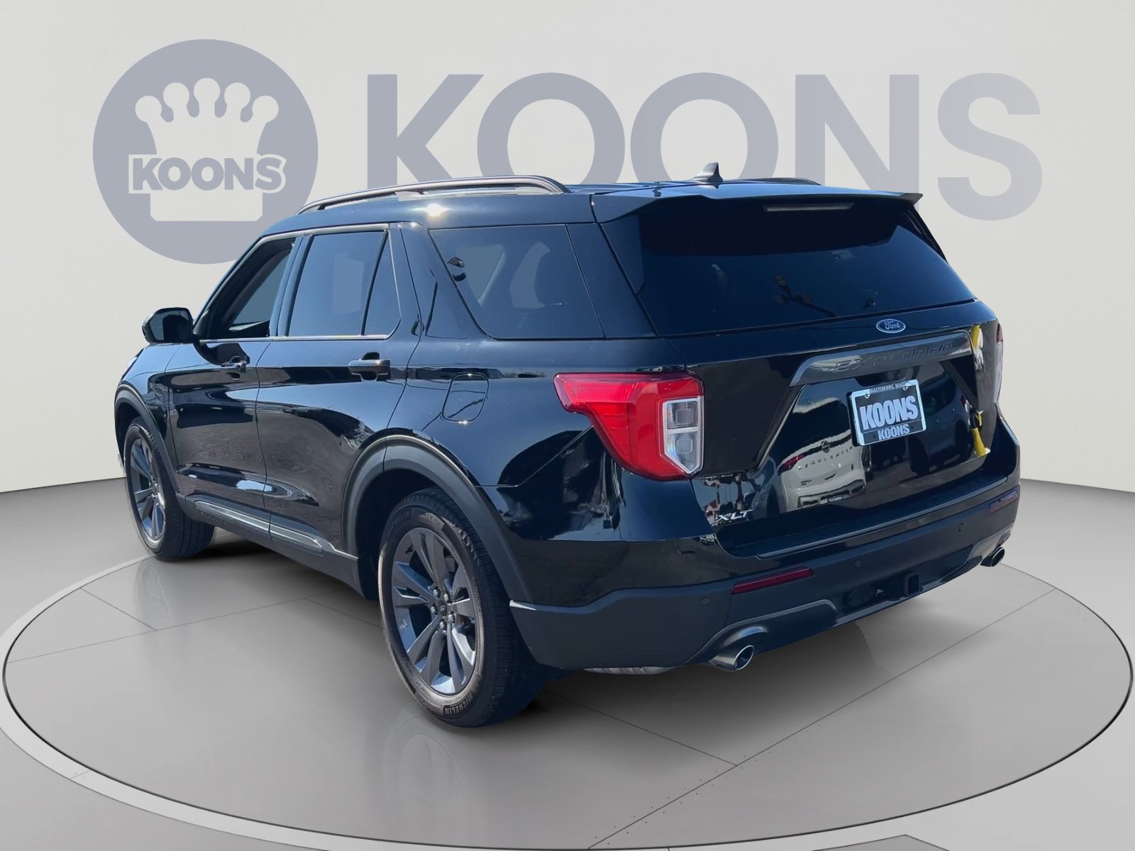 Used 2024 Ford Explorer XLT w/ Equipment Group 202A RWD image 10