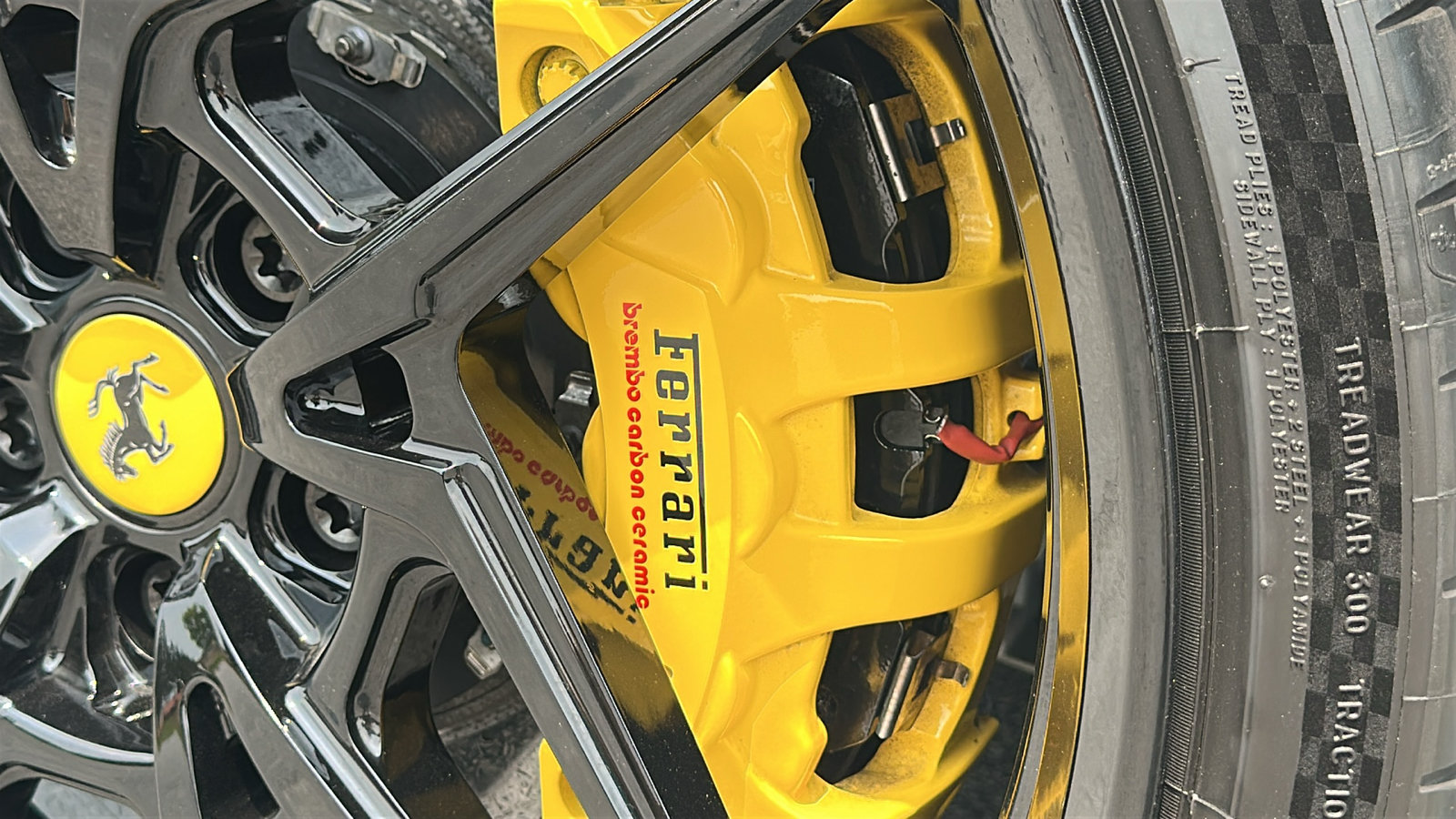 Used 2017 Ferrari 488 GTB RWD image 9