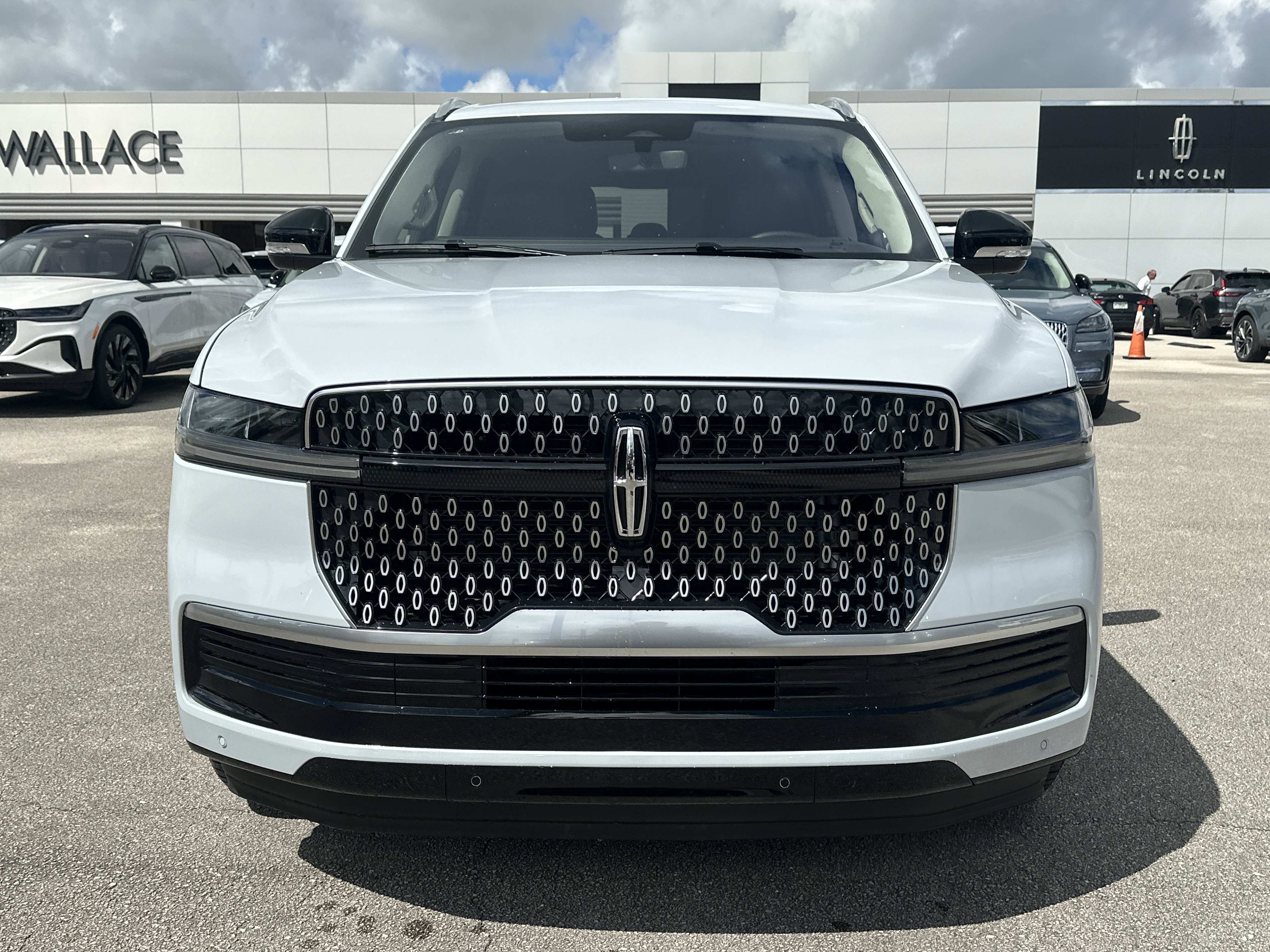 New 2025 Lincoln Navigator Reserve image 3