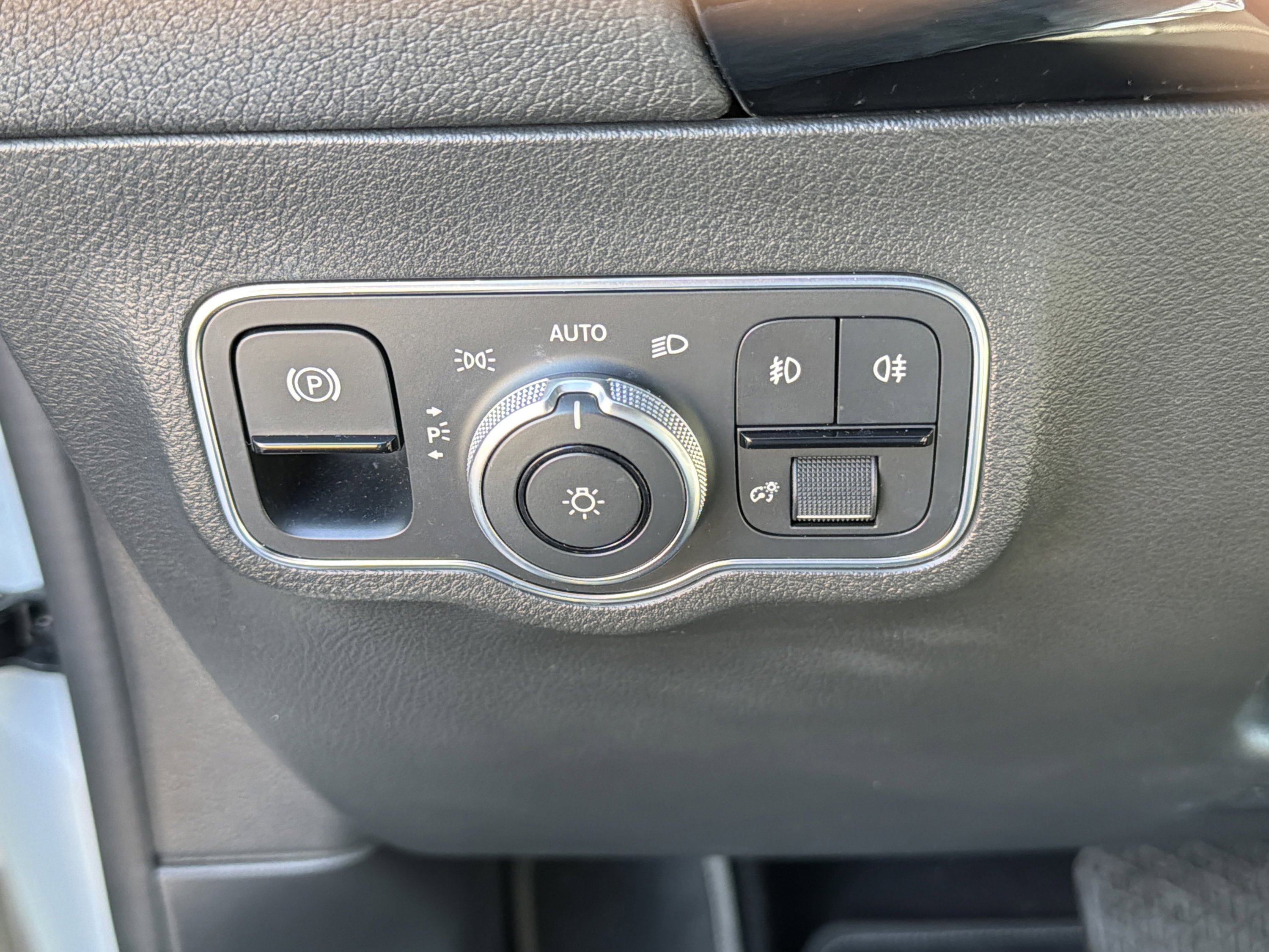 Used 2021 Mercedes-Benz GLA 250 4MATIC w/ Premium Package image 38