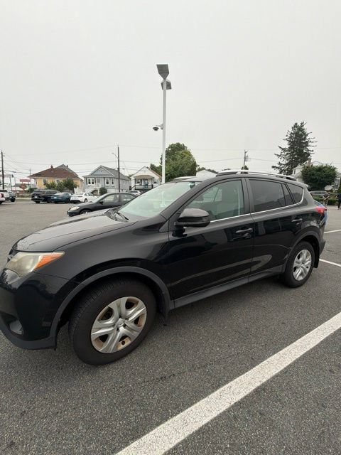Used 2015 Toyota RAV4 LE AWD/4WD image 2