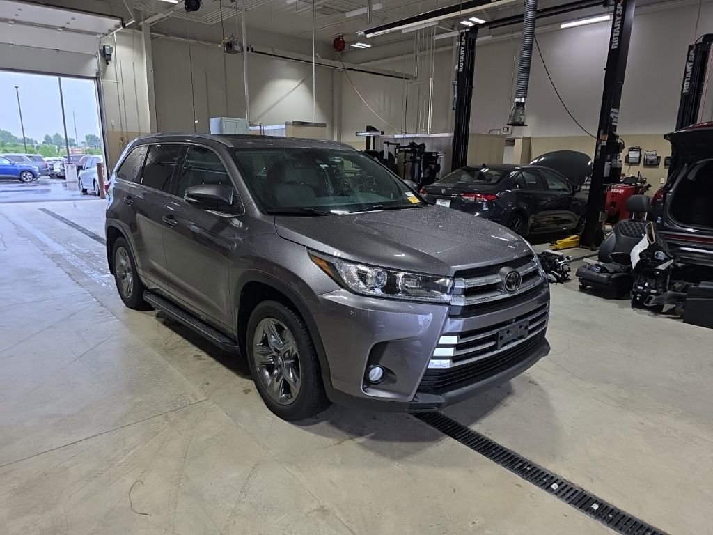 Used 2017 Toyota Highlander Limited Platinum AWD/4WD image 3