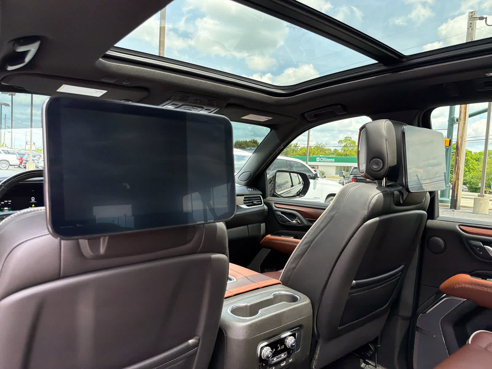 Used 2023 GMC Yukon XL Denali Ultimate AWD/4WD image 21