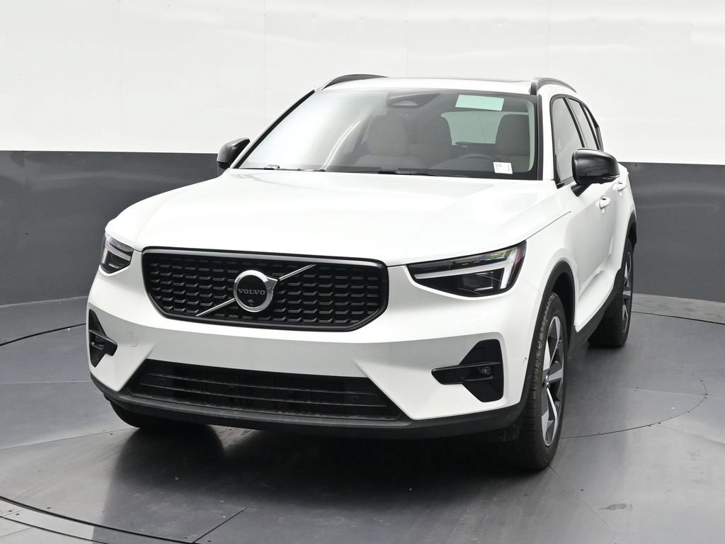 New 2026 Volvo XC40 B5 Plus w/ Protection Package Premier AWD/4WD image 8