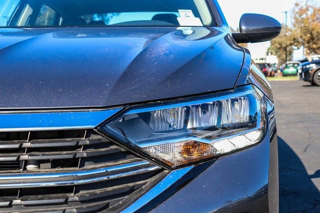 Used 2024 Volkswagen Jetta SE image 9